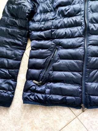 Piumino donna blu tg. M Ha una tasca scucita