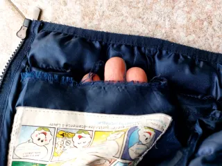 Piumino donna blu tg. M Ha una tasca scucita