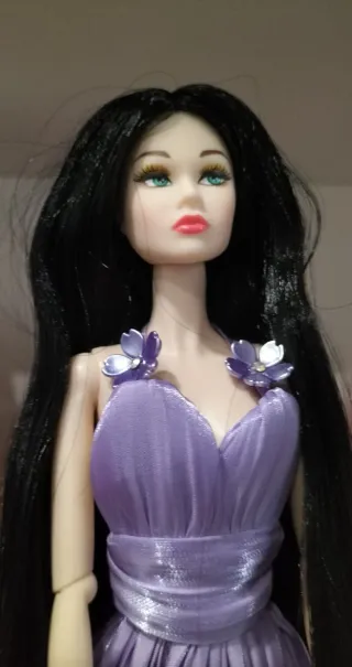 Bambole da collezione con abiti da sera