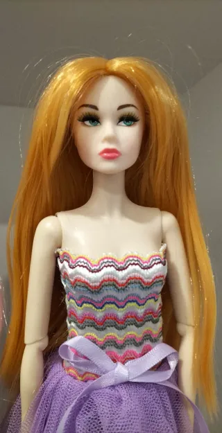 Bambole da collezione con abiti da sera