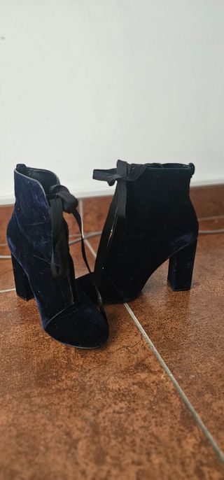 Botines de tacón azul con cremallera