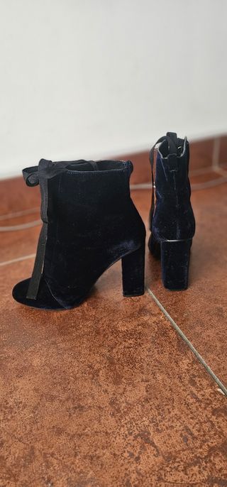 Botines de tacón azul con cremallera