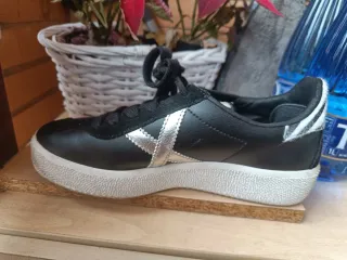 Zapatillas Munich Negras y plateadas