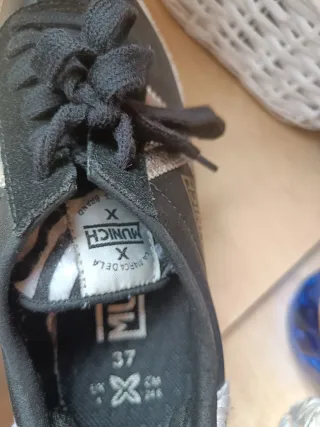 Zapatillas Munich Negras y plateadas