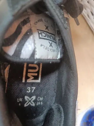 Zapatillas Munich Negras y plateadas