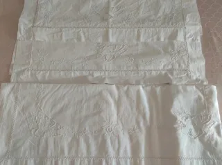 Lenzuolo matrimoniale ricamato a mano con federe