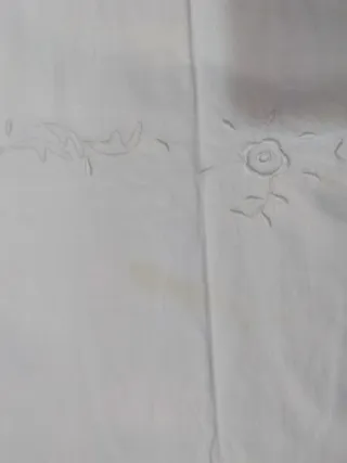 Lenzuolo matrimoniale ricamato a mano con federe