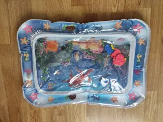 Alfombra inflable de agua para bebés