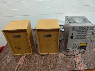 Cadena de música Sanyo con altavoces