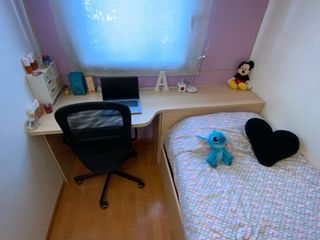 Habitación juvenil Cama arcón, escritorio, repisas