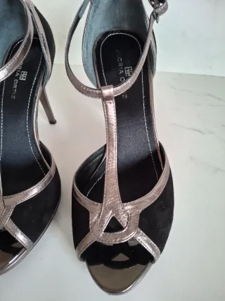 Zapatos Gloria Ortiz tacón negro/plata