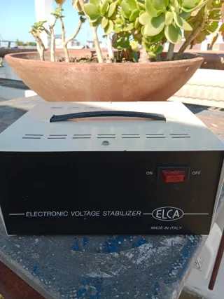 Stabilizzatore di tensione ELCA