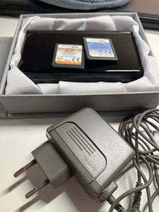 Nintendo DS Lite + 2 Juegos y cargador original