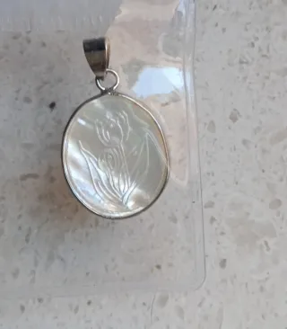 Ciondolo Madre Perla con Fiore