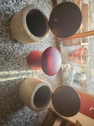 Due poltroncine piccole beige e rosse