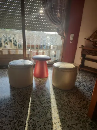 Due poltroncine piccole beige e rosse