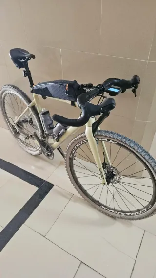 Bicicleta Gravel Carbono Taglia M
