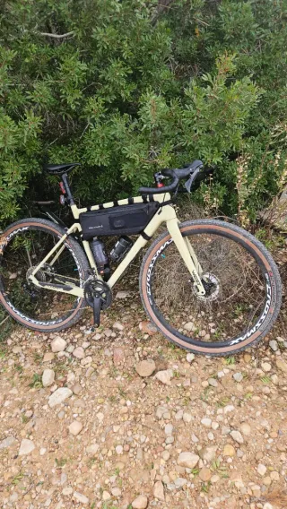 Bicicleta Gravel Carbono Taglia M