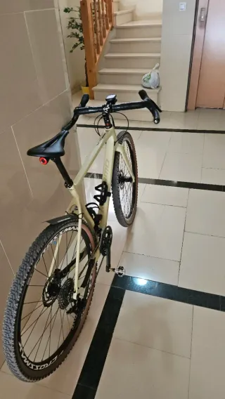 Bicicleta Gravel Carbono Taglia M