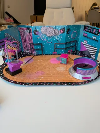 Caja LOL Surprise Muebles Pista de Patinaje