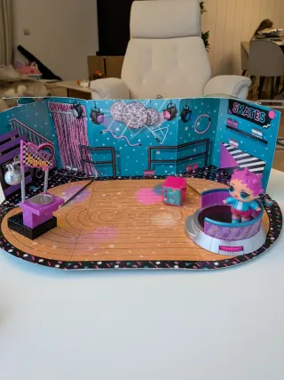 Caja LOL Surprise Muebles Pista de Patinaje