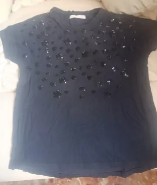 Camiseta negra con lentejuelas