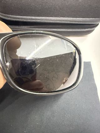 Gafas de sol negras y grises