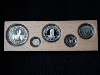 V CENTENARIO. 5 MONEDAS PLATA 1991 (+52 gr PLATA)