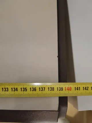 Tavolo da scrivania in legno massello con cassettiera