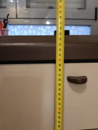 Tavolo da scrivania in legno massello con cassettiera