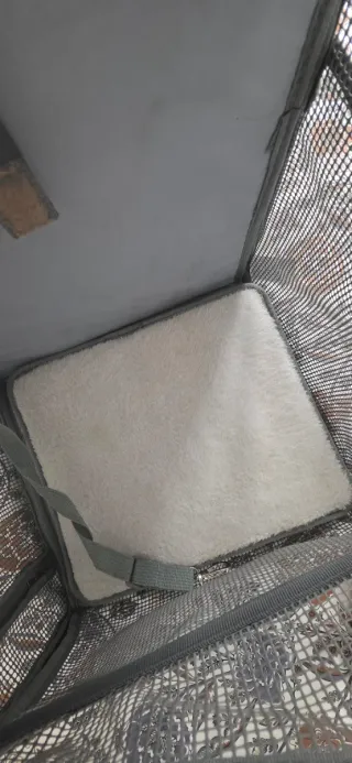 Mochila de viaje para perrito gris