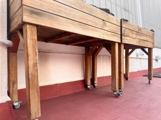 Mesa de cultivo elevada con ruedas