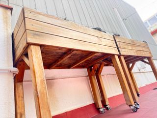 Mesa de cultivo elevada con ruedas