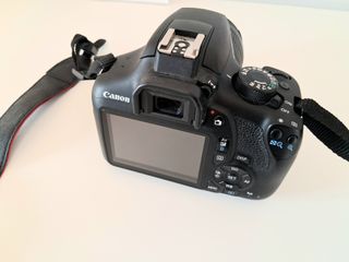 Cámara Canon EOS 4000D con objetivo del kit