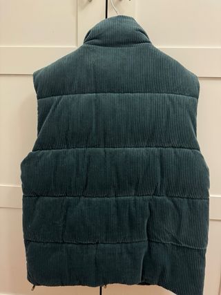 Chaleco acolchado verde pana