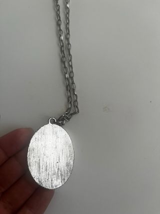 Colgante de gato plateado