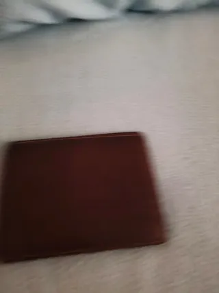 Cartera de piel marrón