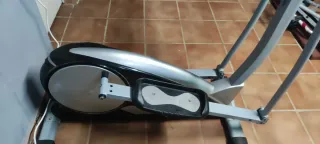 Elíptica gris y negra