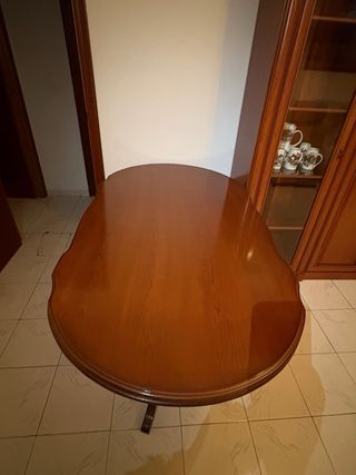 Mesa de comedor de madera