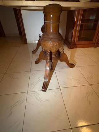 Mesa de comedor de madera