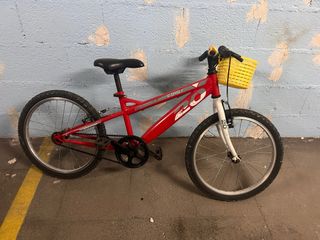 Bicicleta infantil roja