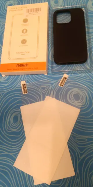 Funda y protectores iPhone 14 Pro NEWC