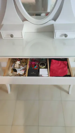 Tocador Blanco con Espejo Ovalado