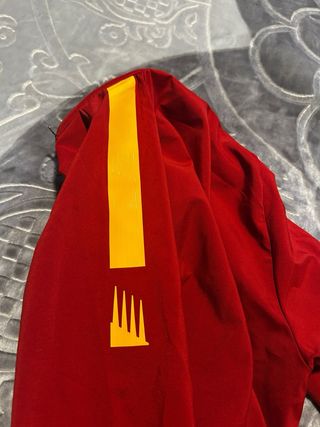 Cortavientos niño Roma New Balance rojo