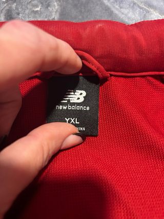 Cortavientos niño Roma New Balance rojo