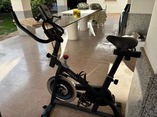 Bicicleta estática Cecotec sin uso.