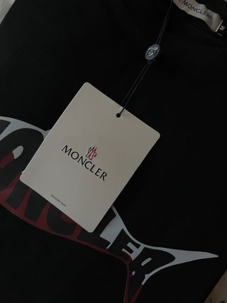 Camiseta Moncler Tiburón Negra Talla M