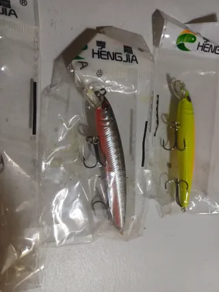Señuelos de pesca variados