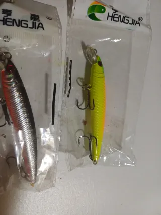 Señuelos de pesca variados