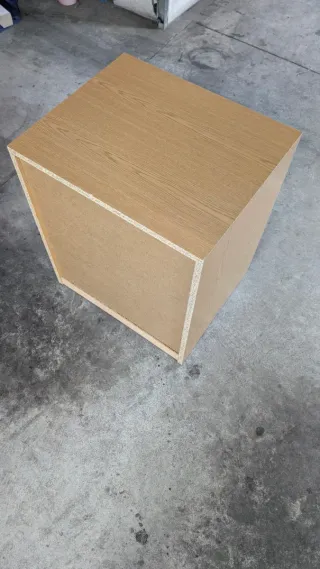 Cómoda de madera con cajones